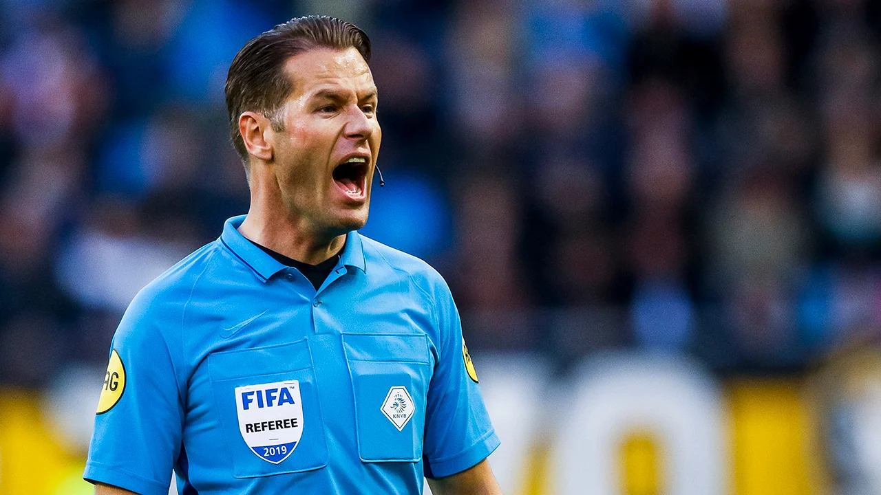 Makkelie fluit weer PSV - Ajax