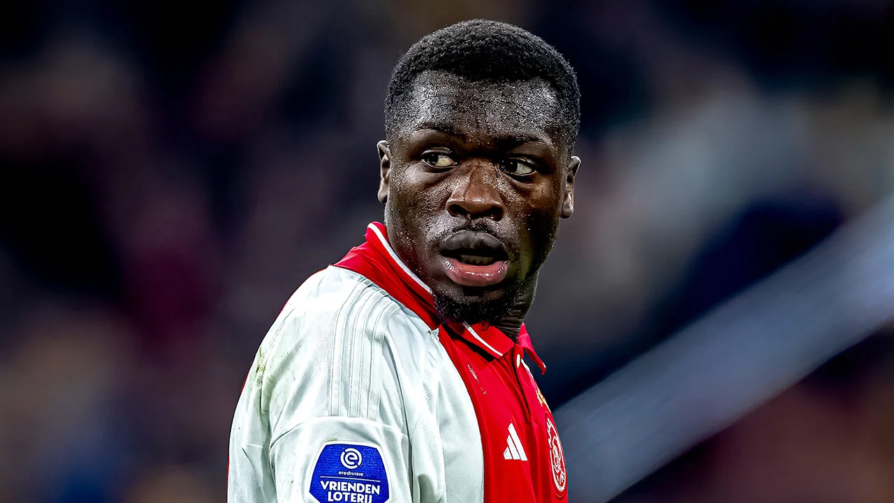 'Brobbey is de helft van zijn marktwaarde verloren door Farioli'