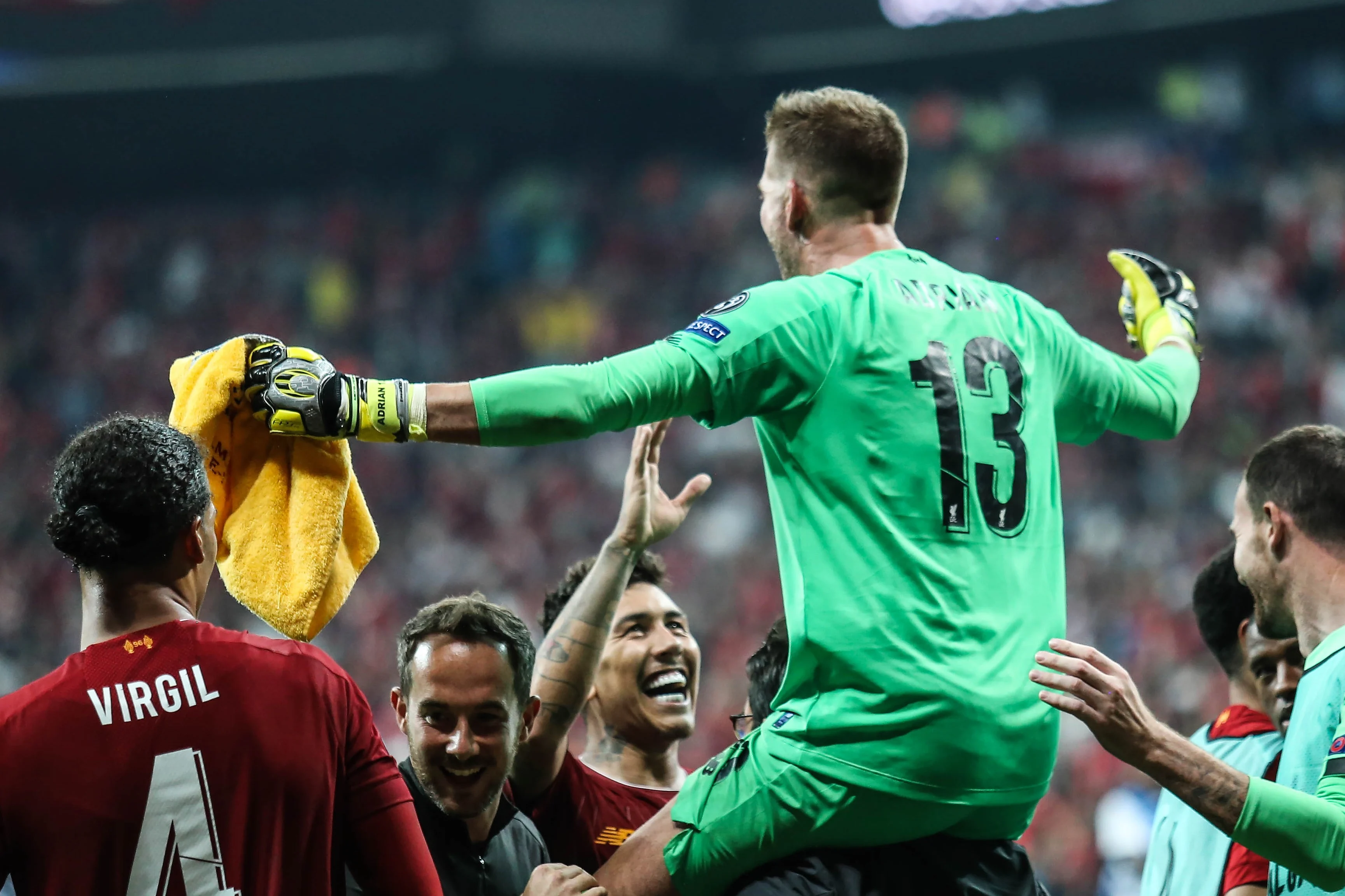 Veldbestormer blesseert keeper Liverpool