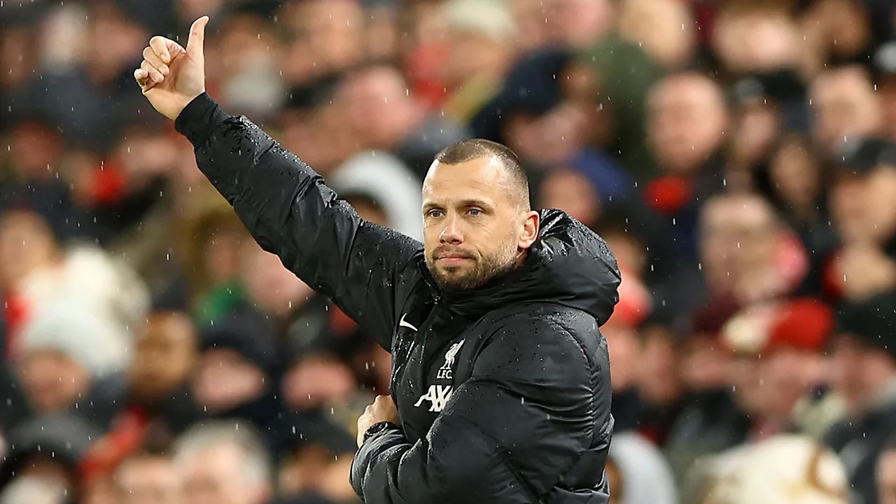 Liverpool loopt onder leiding van Heitinga verder uit na zege op Newcastle United
