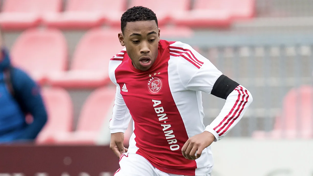 Ajax haalt 19-jarig talent terug van Chelsea