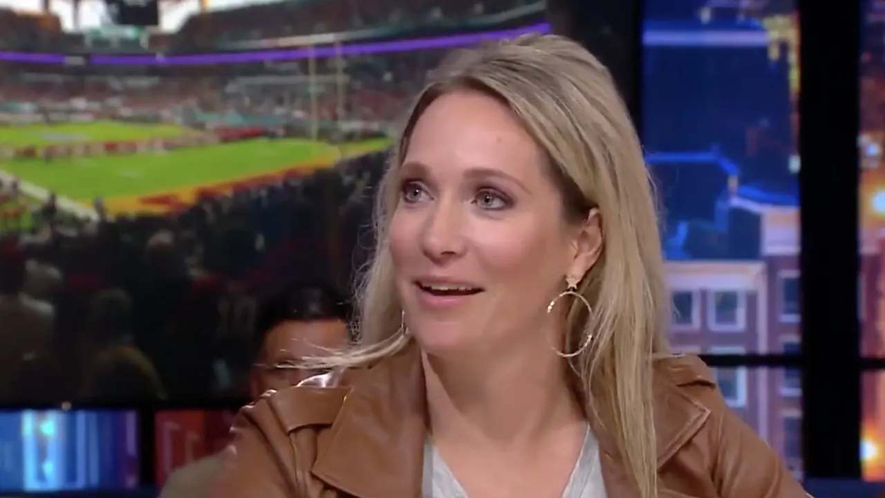 Hélène kijkt enorm uit naar augustus: 'De héle maand vol met voetbal'