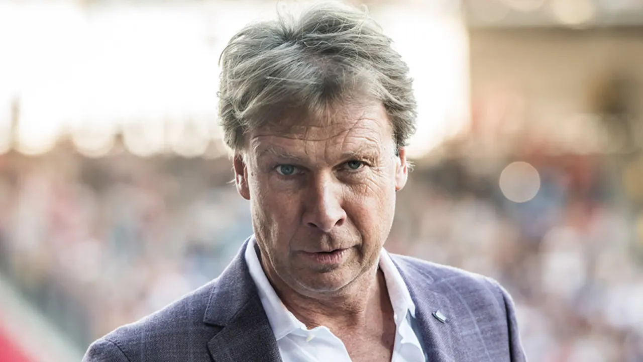 Hansie urenlang lastiggevallen door Johan Derksen look-a-likes