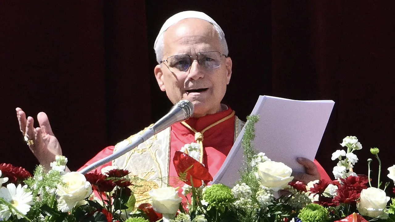 Nieuwe paus Leo XIV bedankt Nederland tóch nog voor bloemen: 'Dat was echt een binnenkomer'