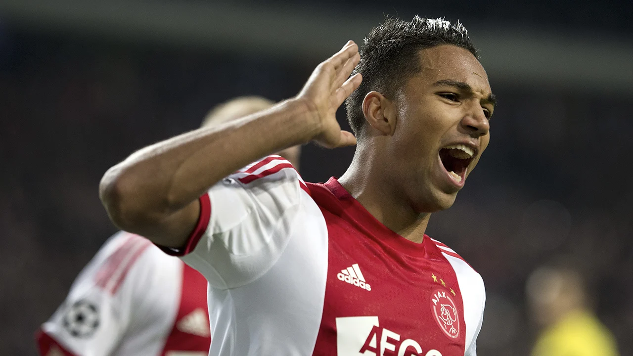 Ajax verwelkomt oude bekende Danny Hoesen (32) op trainingsveld