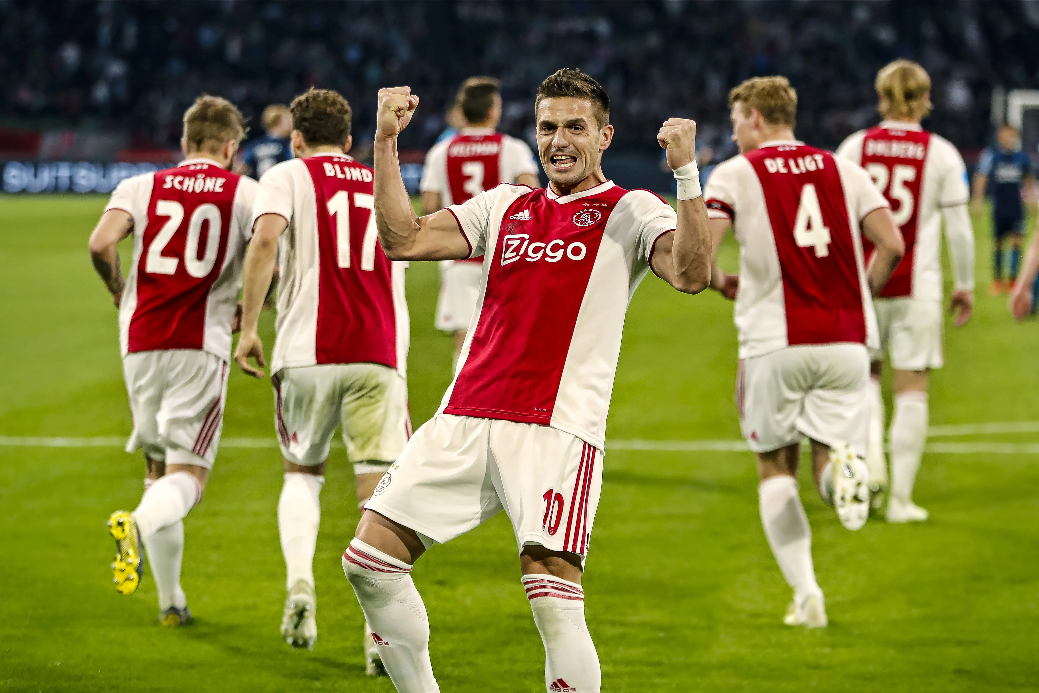 Ajax is record rijker