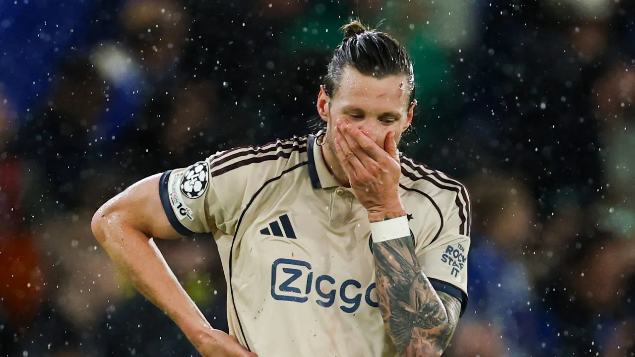 Tiental Ajax staat na zware nederlaag bij Chelsea op laatste plaats Champions League