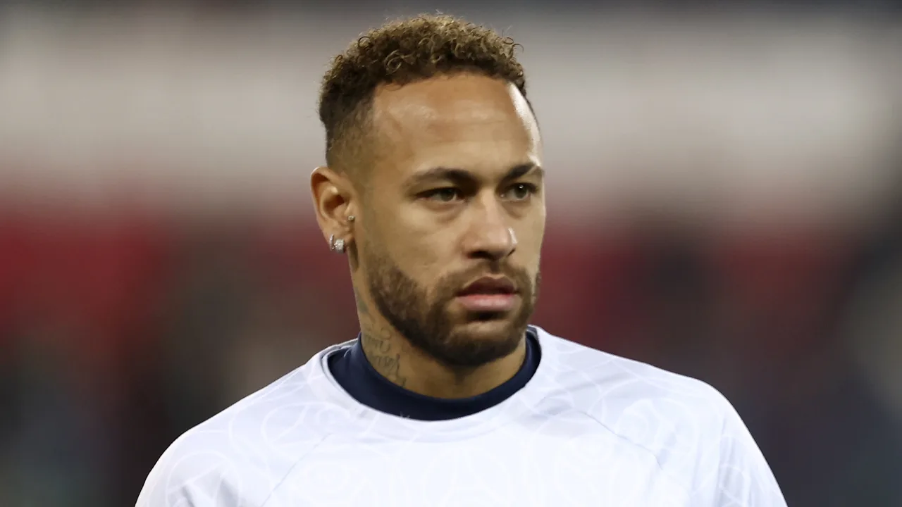 Neymar krijgt miljoenenboete voor aanleggen van meer bij zijn villa