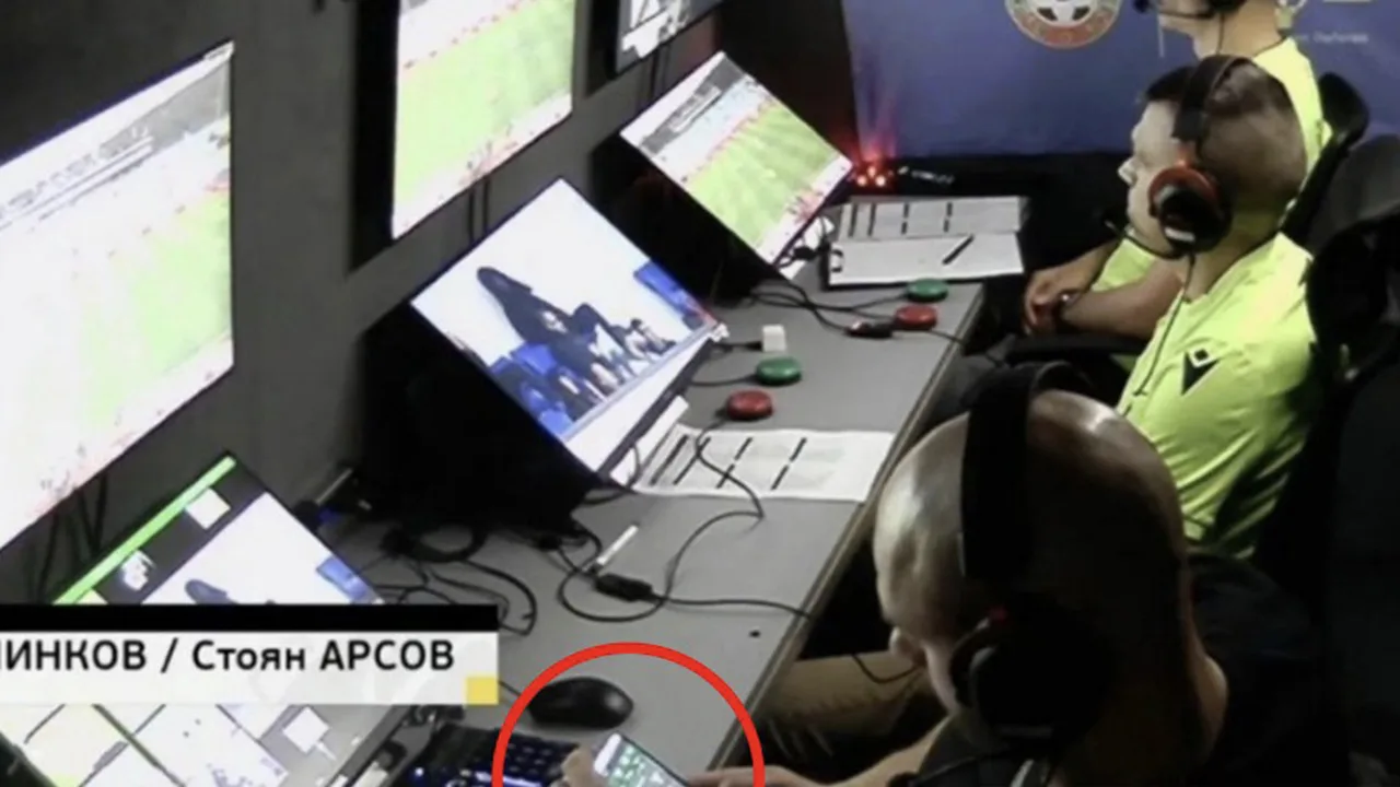 Oeps! VAR in Bulgarije tijdens CSKA Sofia - Lokomotiv Sofia betrapt op goksite
