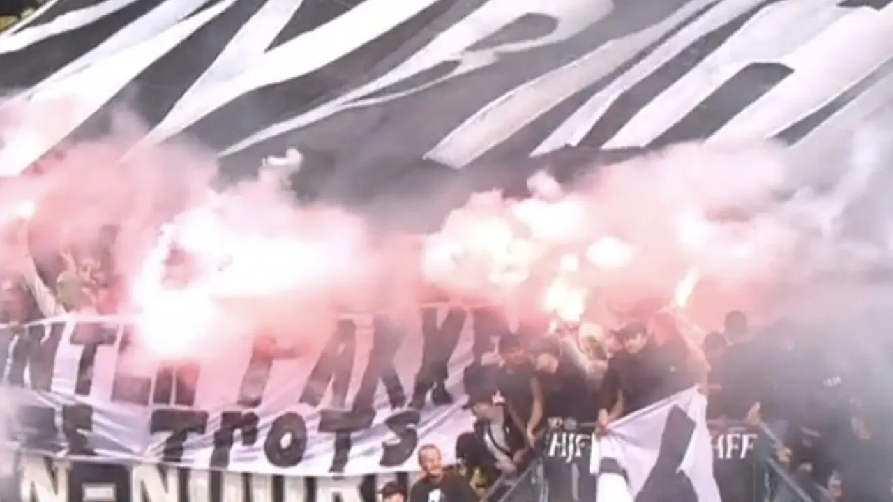 ADO Den Haag - FC Den Bosch stilgelegd wegens vuurwerk op het veld