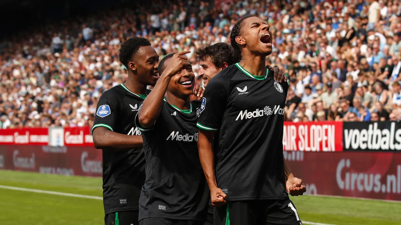 Feyenoord laat niets van PEC Zwolle heel en wint met ruime cijfers