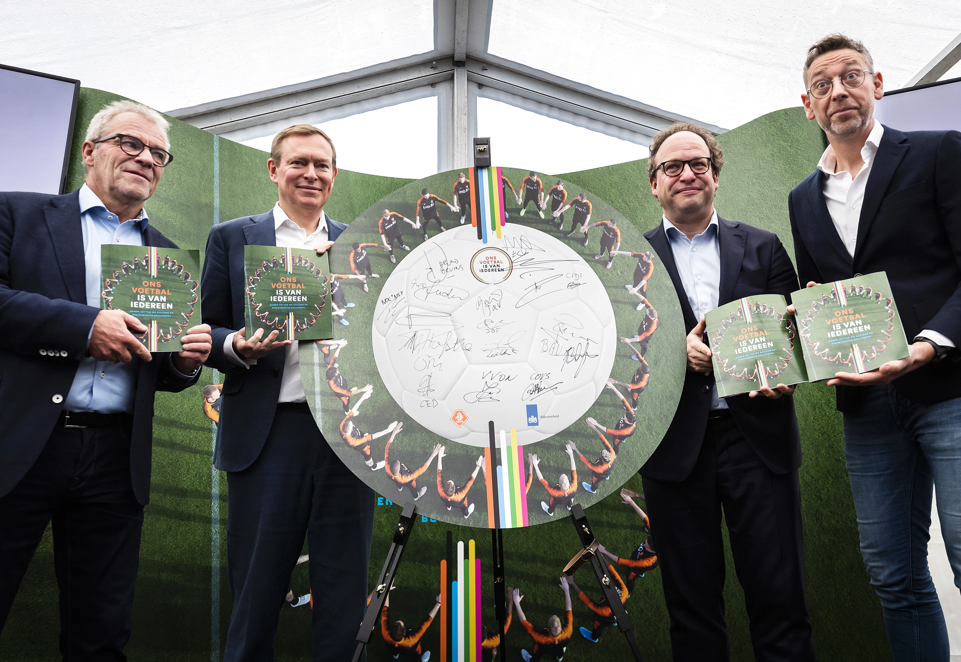 Puntenaftrek voor lakse club en langere straf voor racistische fan