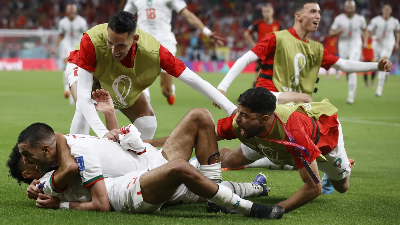 Aboukhlal schiet Marokko naar de drie punten na mooie actie Ziyech