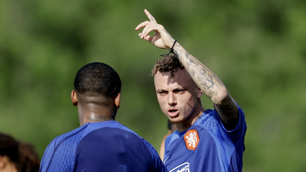 Noa Lang loopt boos weg van training Oranje: 'Daar was hij niet blij mee'