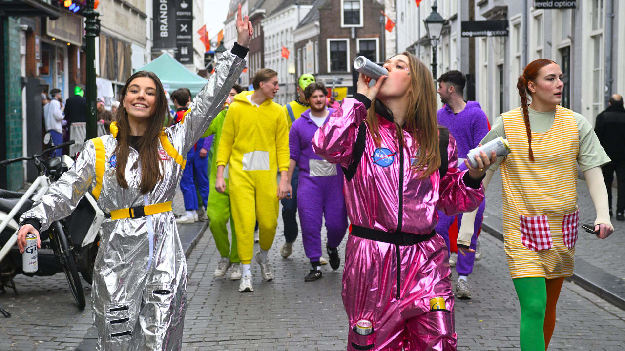 Breda roept op niet meer naar binnenstad te komen om drukte door carnaval