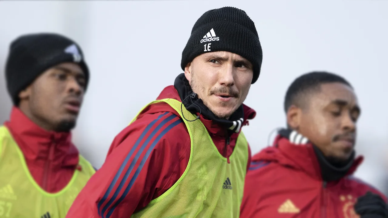 'Ik denk dat Ajax met trillende knieën naar Feyenoord gaat, het kan een afgang worden'