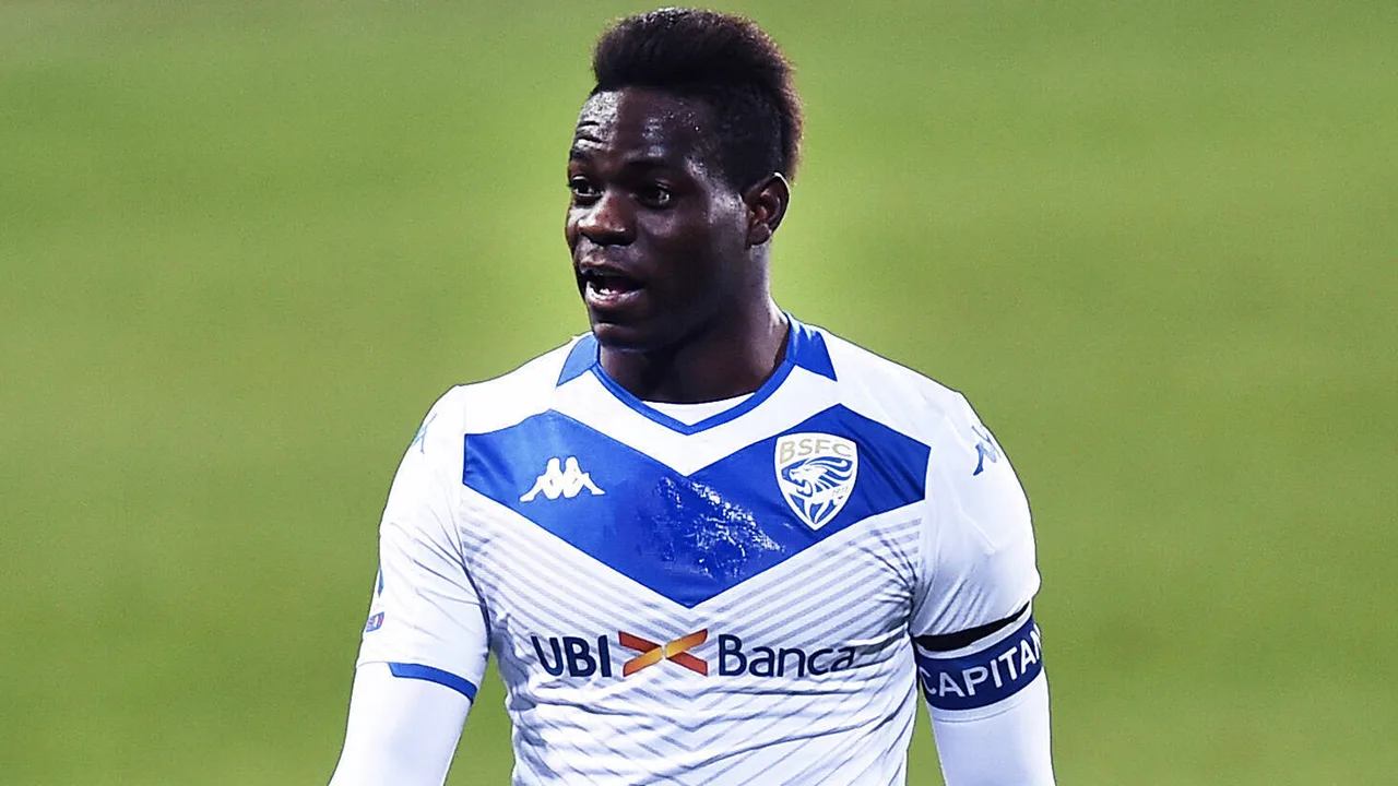 Boos Brescia overweegt juridische stappen tegen Balotelli: 'Schandelijke laster'