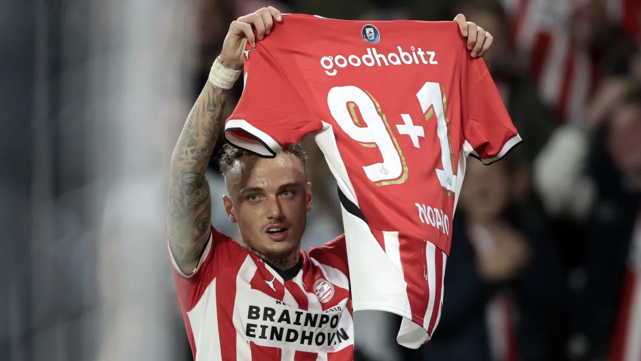 Noa Lang met Ronnie Flex op nummer 1 in Single Top 100