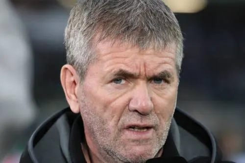 Trainer Funkel en Düsseldorf in zomer uiteen