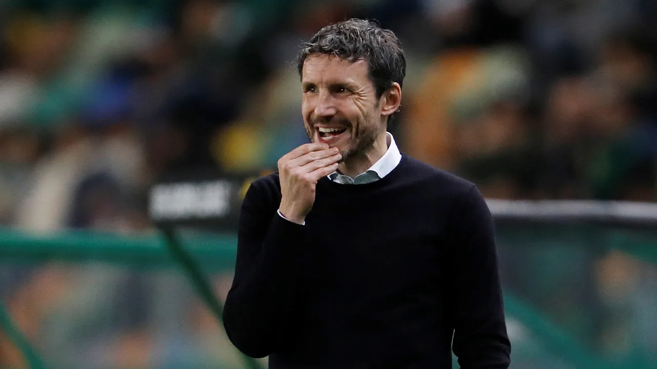 PSV-supporters vragen massaal om ontslag Van Bommel