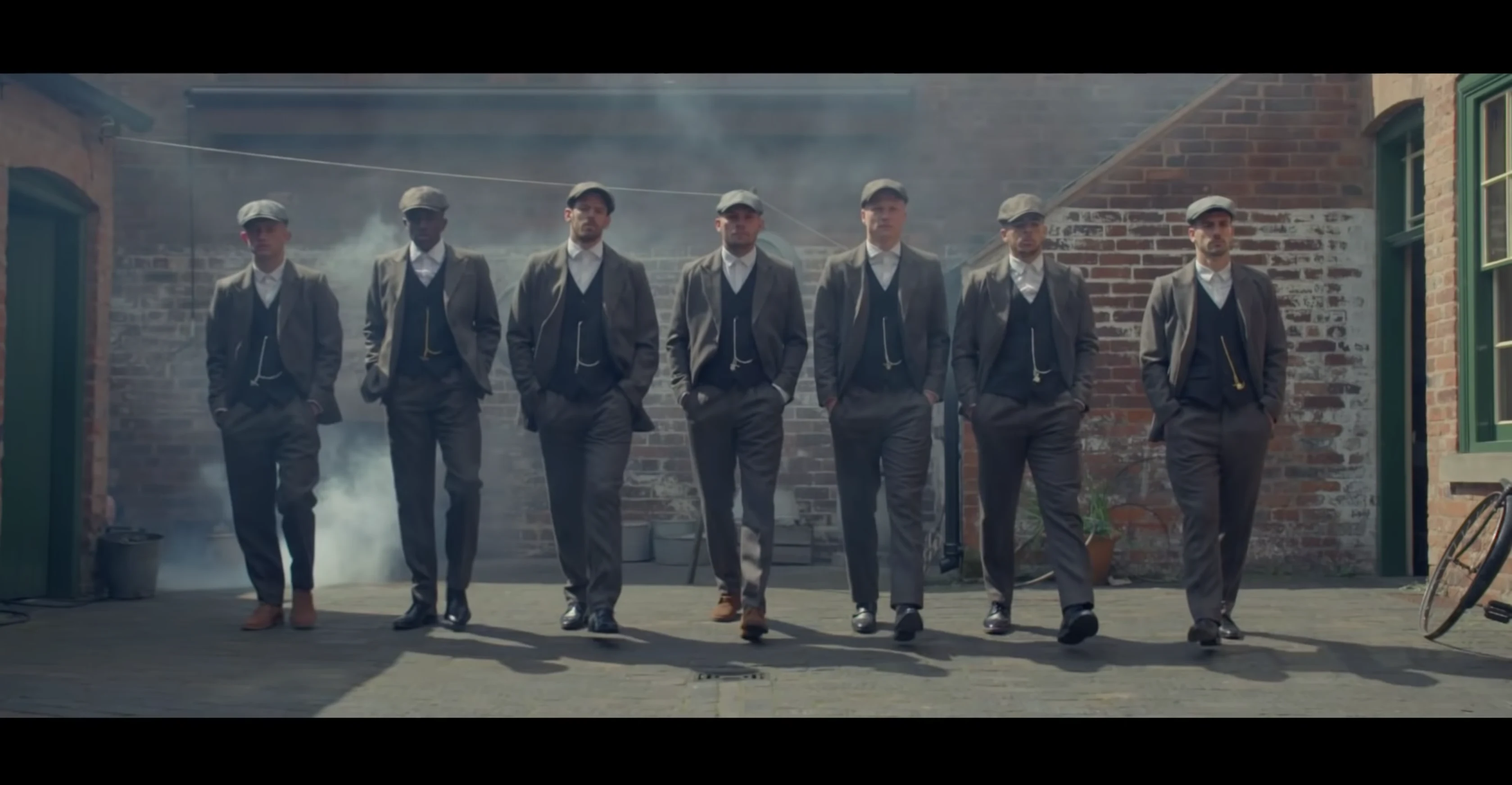 HARD! Birmingham City kondigt nieuw shirt op fantastische wijze aan