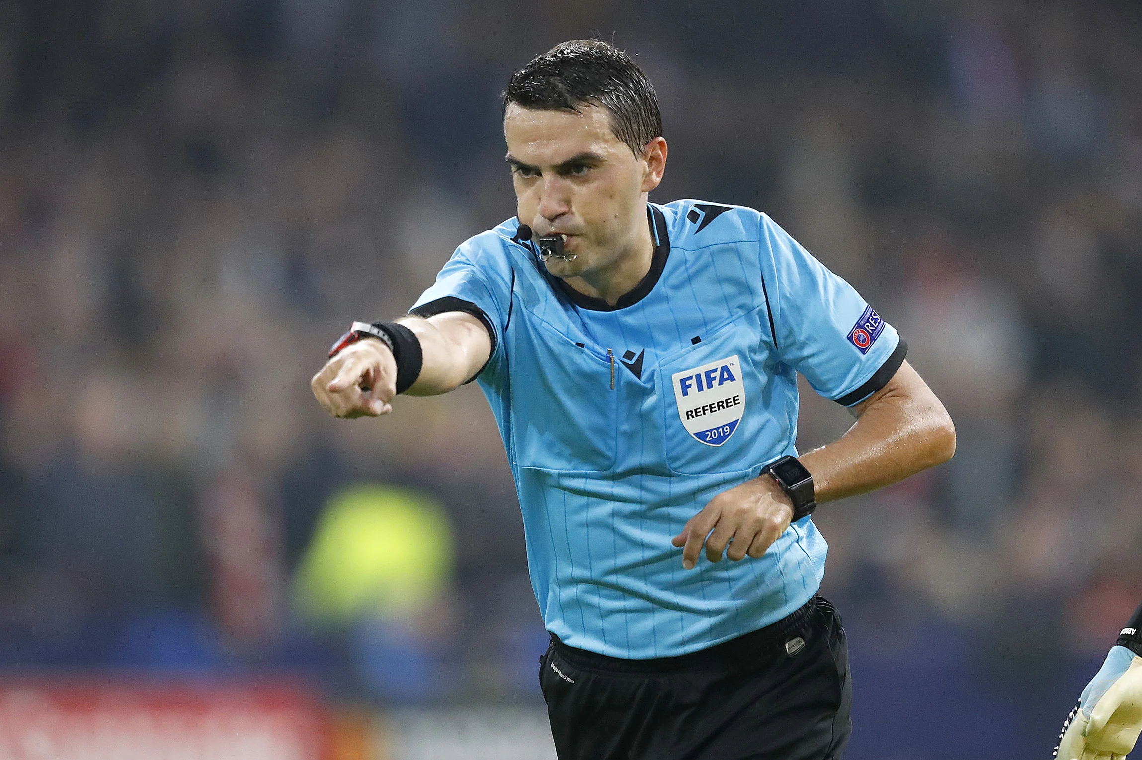 VAR speelt grote rol bij Ajax - Chelsea: geen penalty en goal afgekeurd