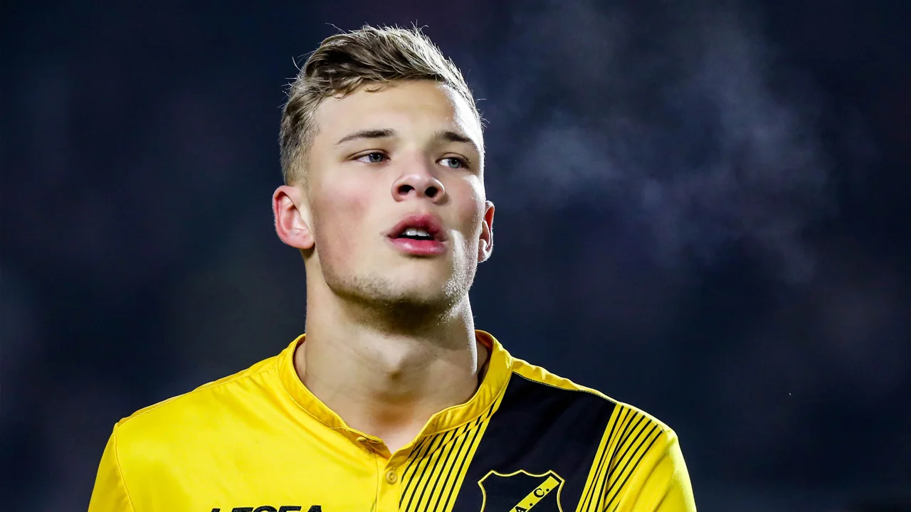 'Goudhaantje' Van Hooijdonk schiet NAC langs Club Brugge