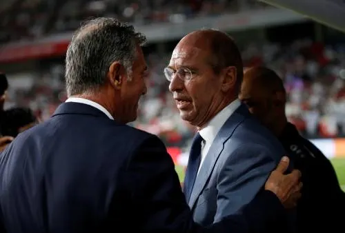 Verbeek weg als bondscoach voetballers Oman