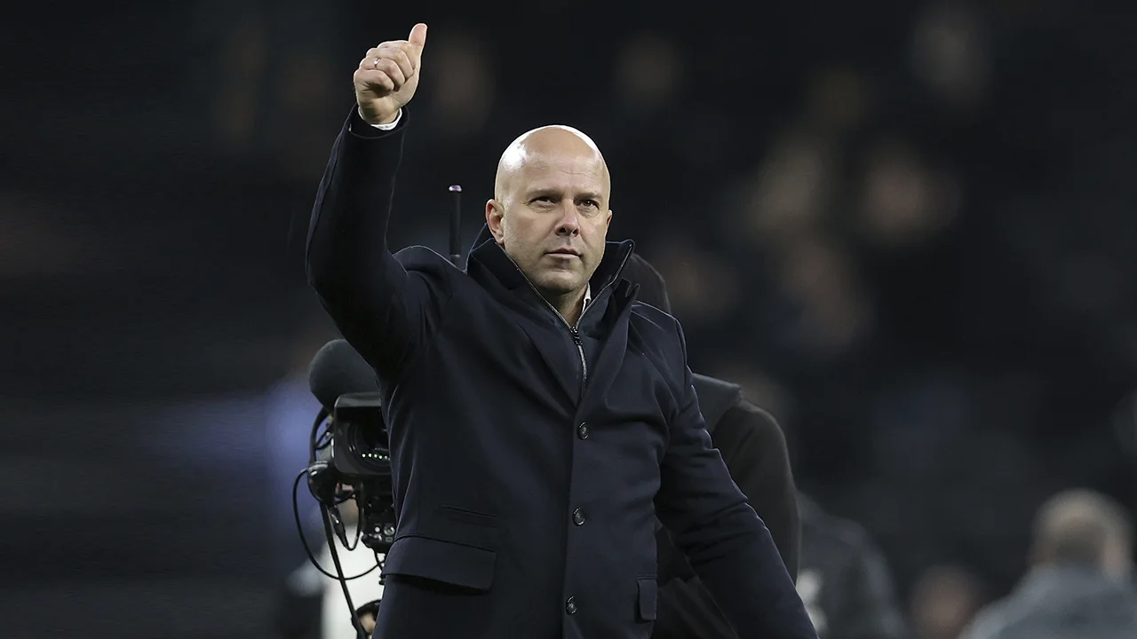 Arne Slot voor vijfde keer op rij genomineerd voor beste trainer van de maand in Premier League