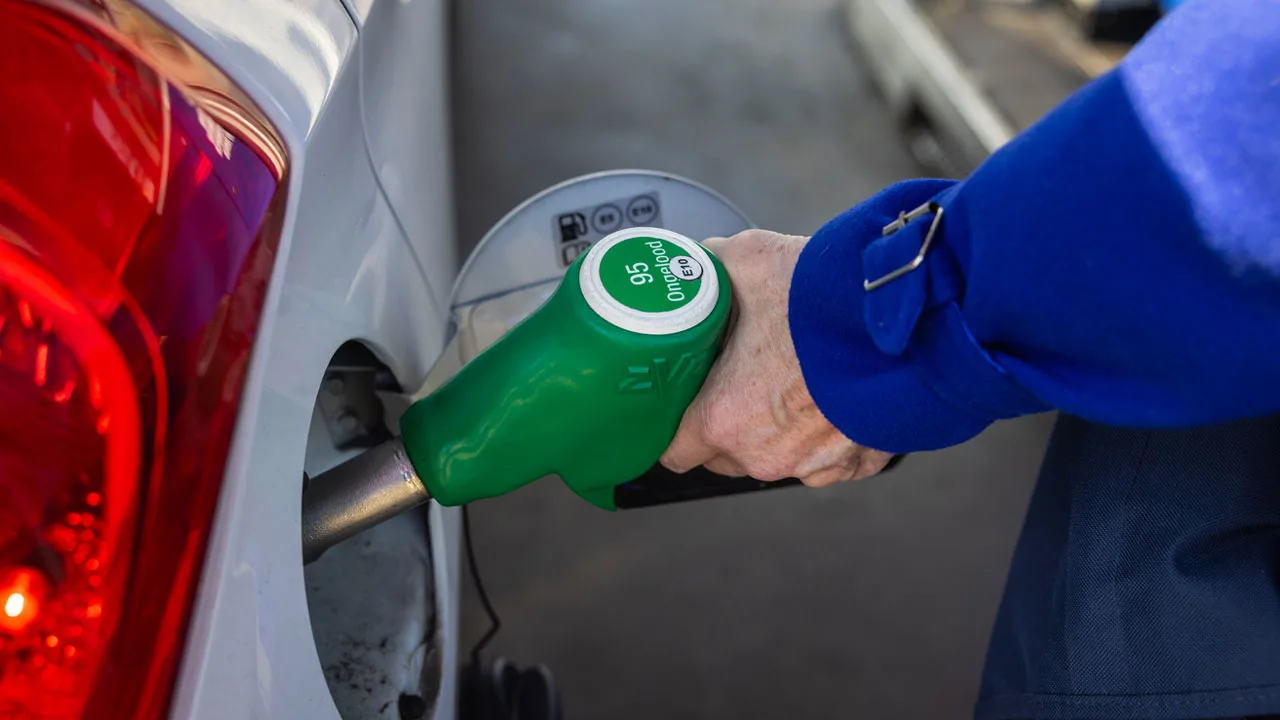 ANWB waarschuwt kabinet: tanken wordt onbetaalbaar
