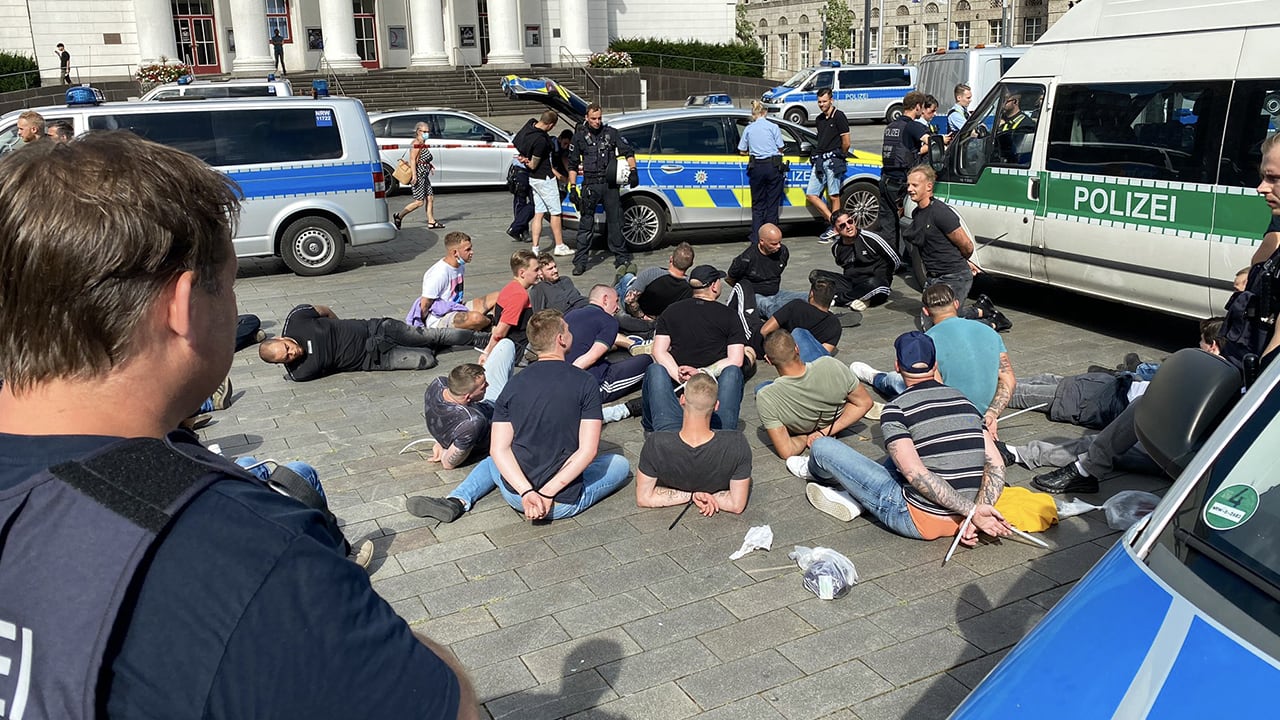 Duitse politie slaat tientallen Feyenoord-fans in de boeien 