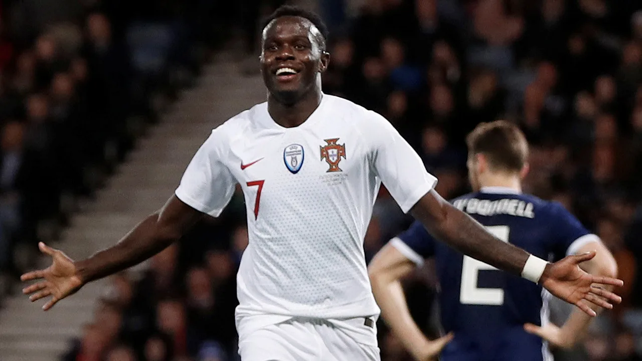 'PSV wint strijd om Portugees Bruma en verbreekt clubrecord'