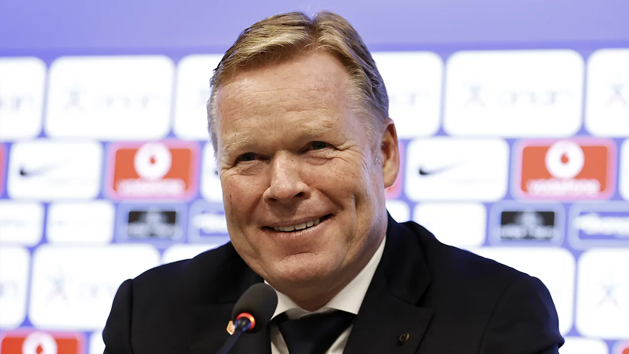 Ronald Koeman ontvangt oeuvreprijs van Guus Hiddink: 'Een vorm van erkenning'