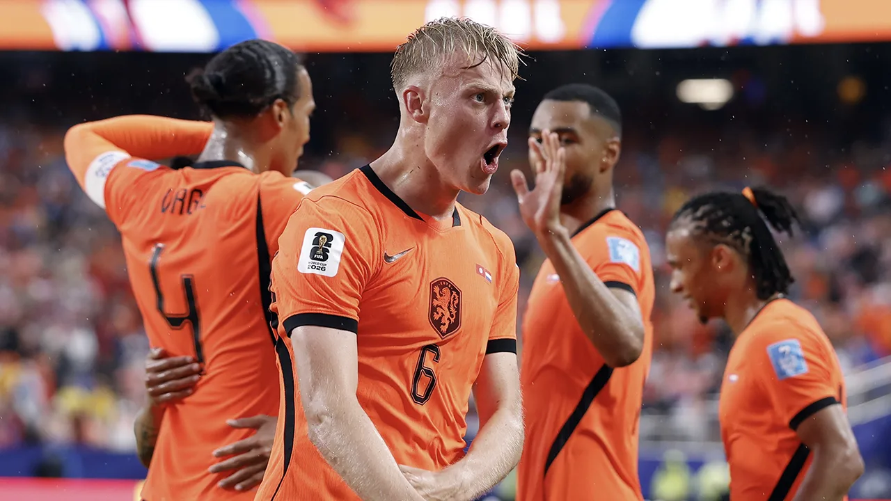 Oranje klopt Tunesië en treft Marokko in knock-outfase WK