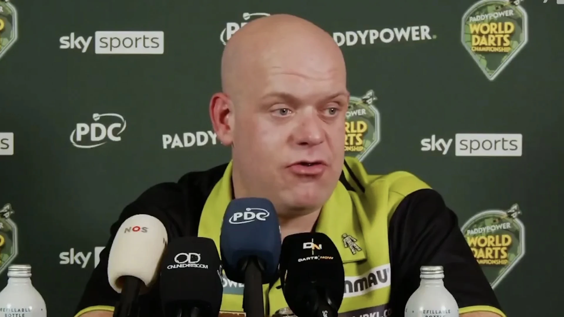 Van Gerwen haalt snoeihard uit naar concurrent: 'Hij praat zoveel onzin, niemand neemt hem serieus'