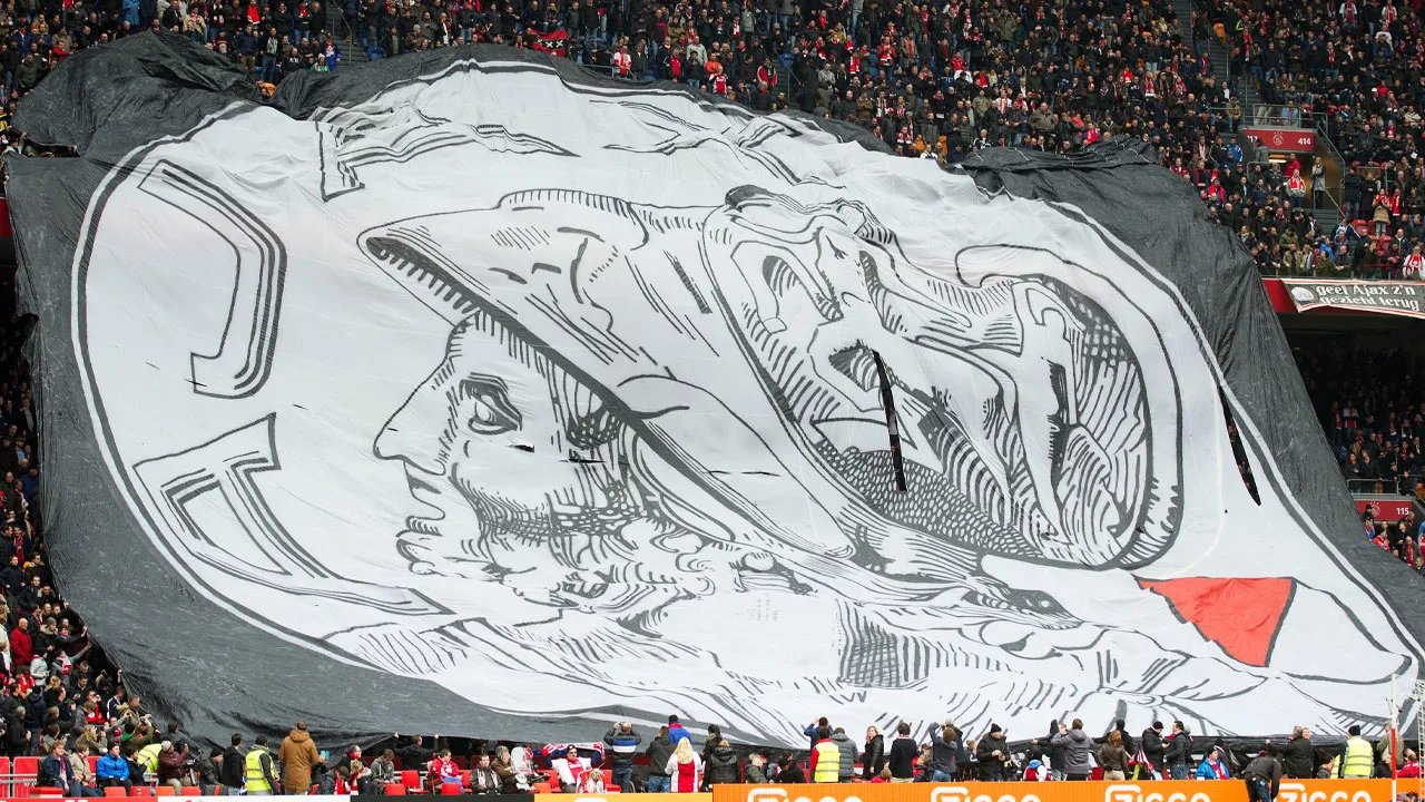 Klassiek Ajax-logo wordt na 34 jaar weer officiële clublogo