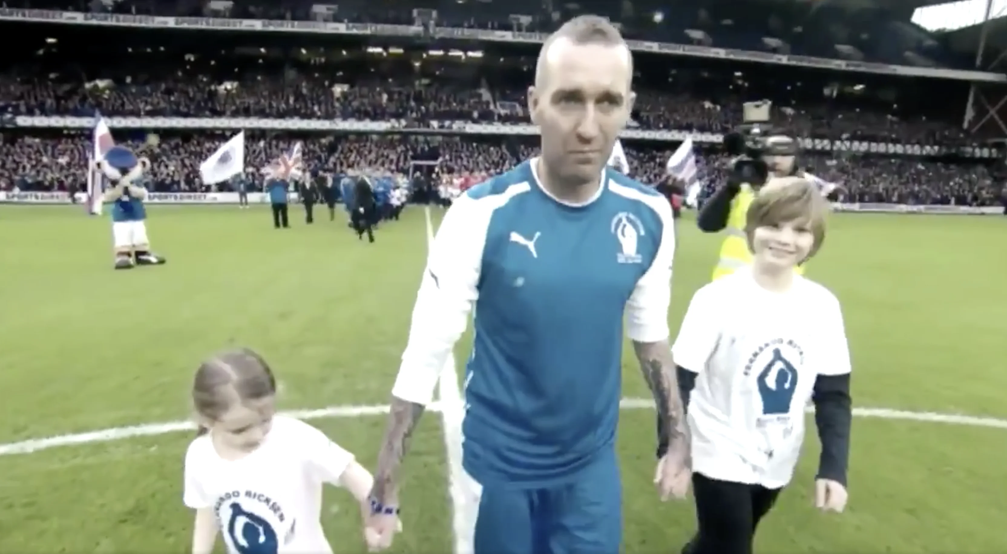 Rangers deelt prachtig eerbetoon aan Fernando Ricksen