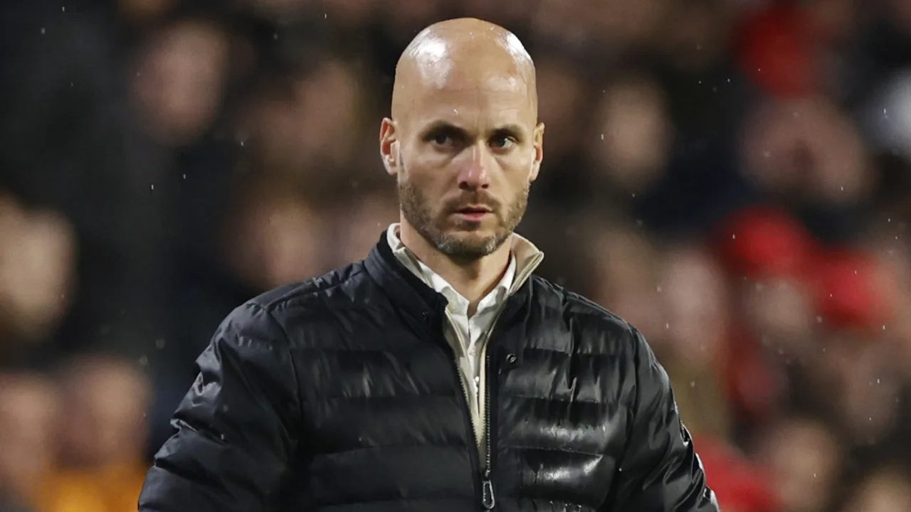 Go Ahead-trainer Simonis krijgt fles wijn van vriend die bij Ajax werkt bij nieuw succes tegen PSV