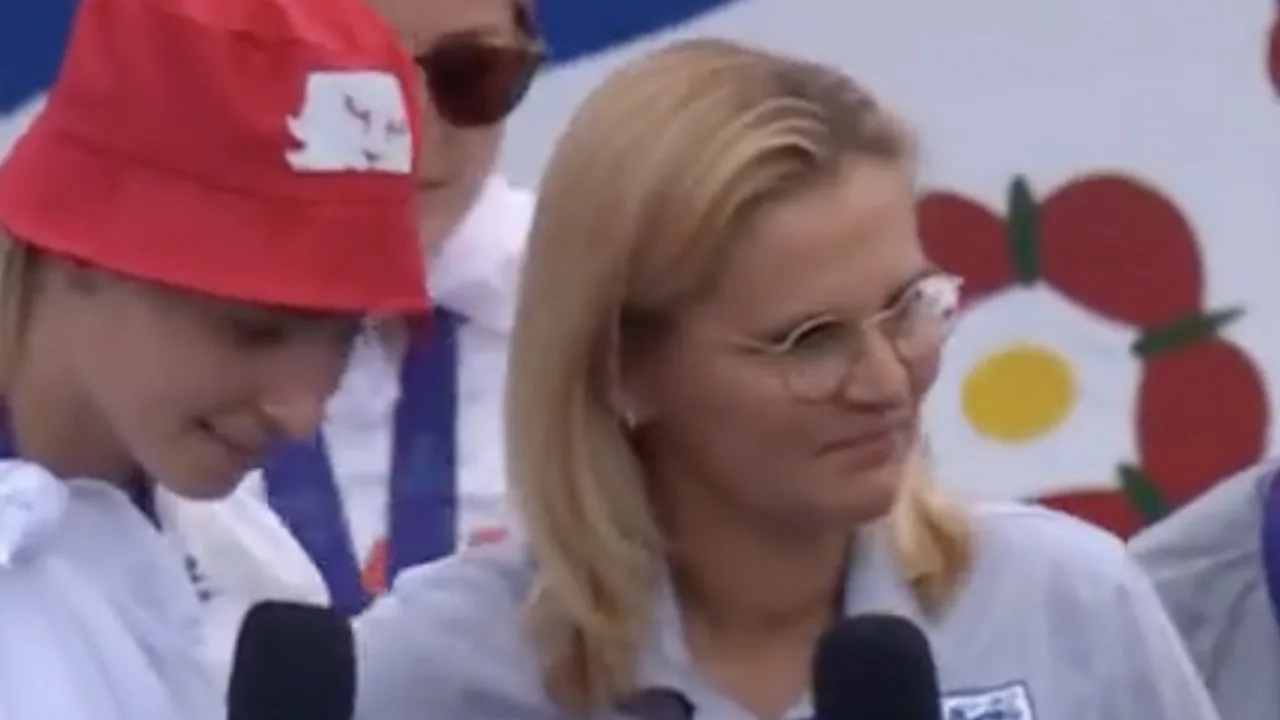 Complimenten voor EK-winnaar Wiegman bij huldiging in Londen