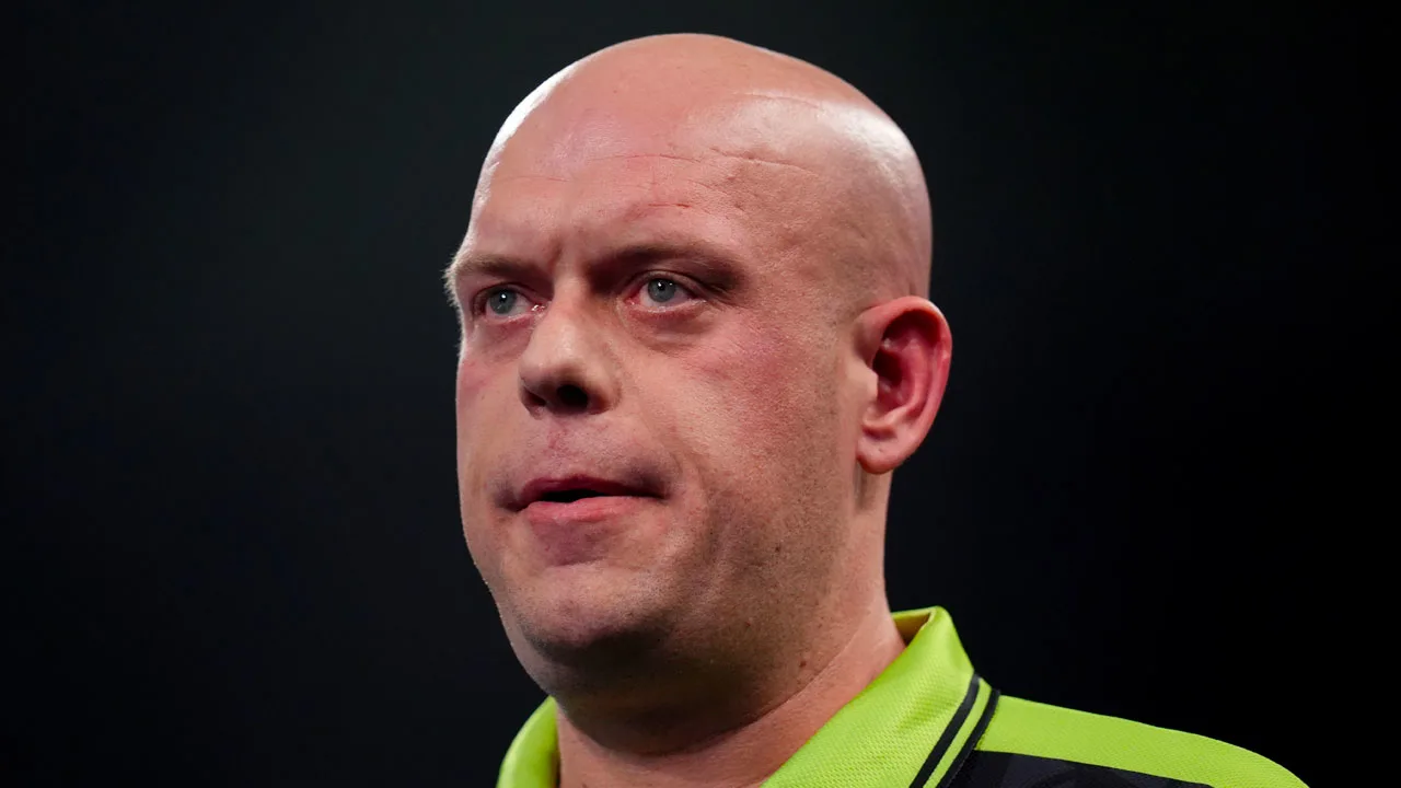 Michael van Gerwen moeizaam naar tweede ronde van WK darts