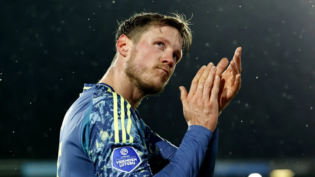 Wout Weghorst teleurgesteld over wissel tegen NEC: 'Ik begrijp dat niet'