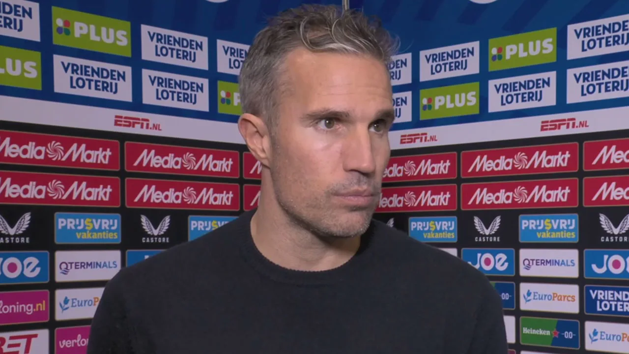 Van Persie kritisch na derde nederlaag op rij voor Feyenoord: 'Dat hoort niet bij een topclub!'