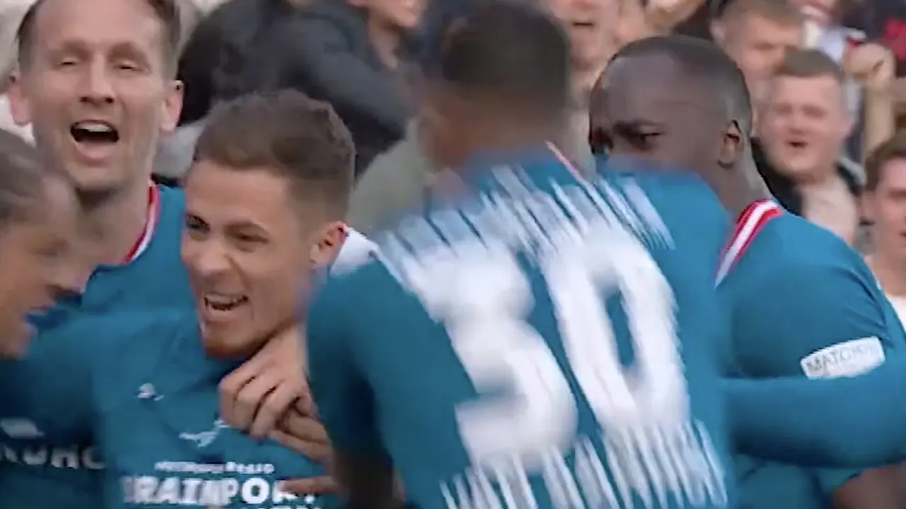 Videogoal: PSV komt op gelijke hoogte met Ajax dankzij Hazard