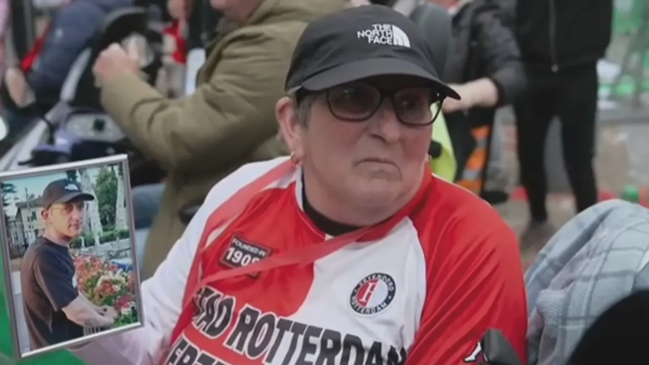 Feyenoord-fan Hannie, die in 2023 met foto van overleden zoon bij huldiging stond, overleden
