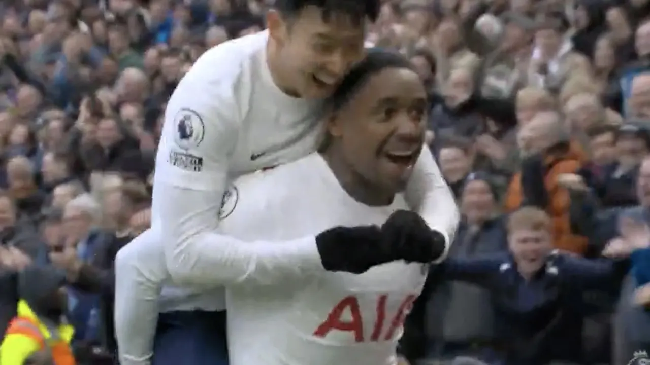 VIDEOGOAL: invaller Bergwijn draagt met doelpunt bij aan royale zege Spurs