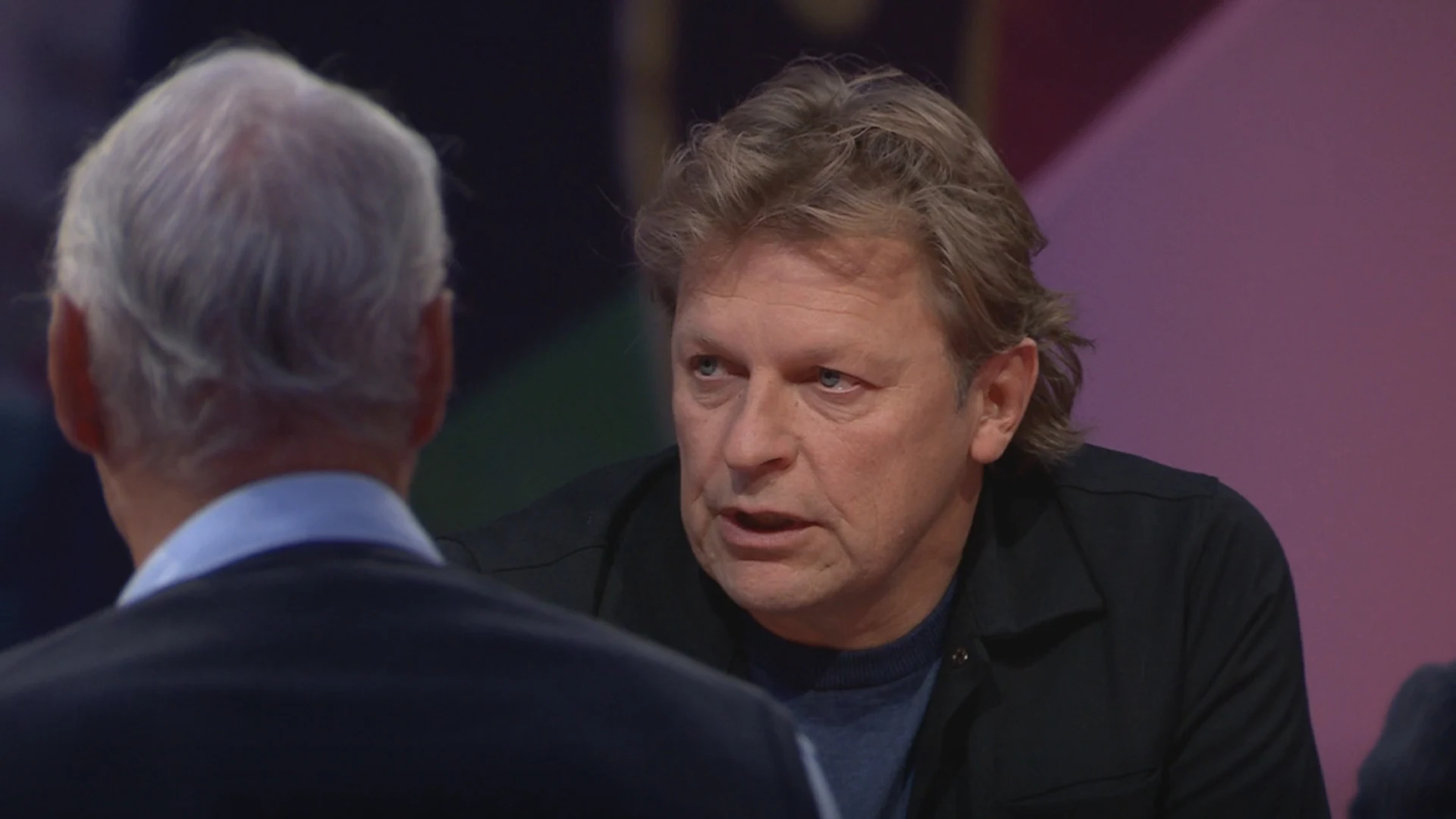 Youri Mulder noemt 70-jarige trainer als mogelijke opvolger van John Heitinga bij Ajax