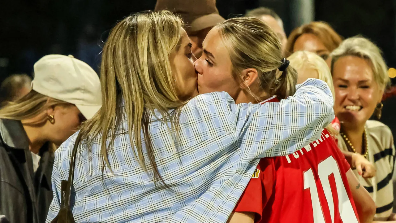 Liefde spat er vanaf op foto's van Jill Roord en Pien Sanders in nieuwste LINDA.meiden