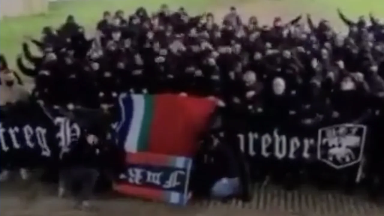 Supporters FC Utrecht met duidelijke boodschap: 'Feyenoord dood!'