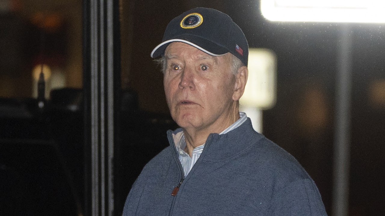 Auto uit konvooi president Biden geramd in Wilmington