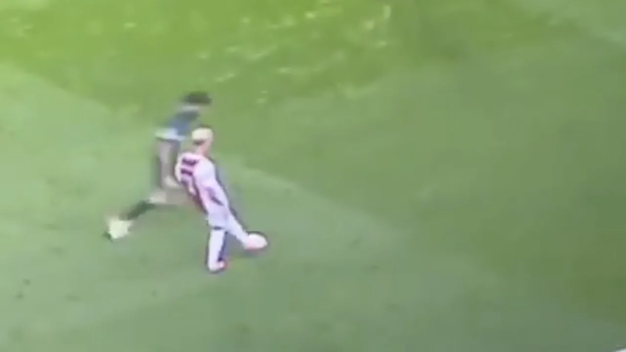 Antony doet ‘Lukoki’tje’ en deelt panna uit aan aanvoerder van Sporting 